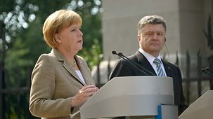 Angela Merkel and Petro Poroshenko at the joint press confnerence