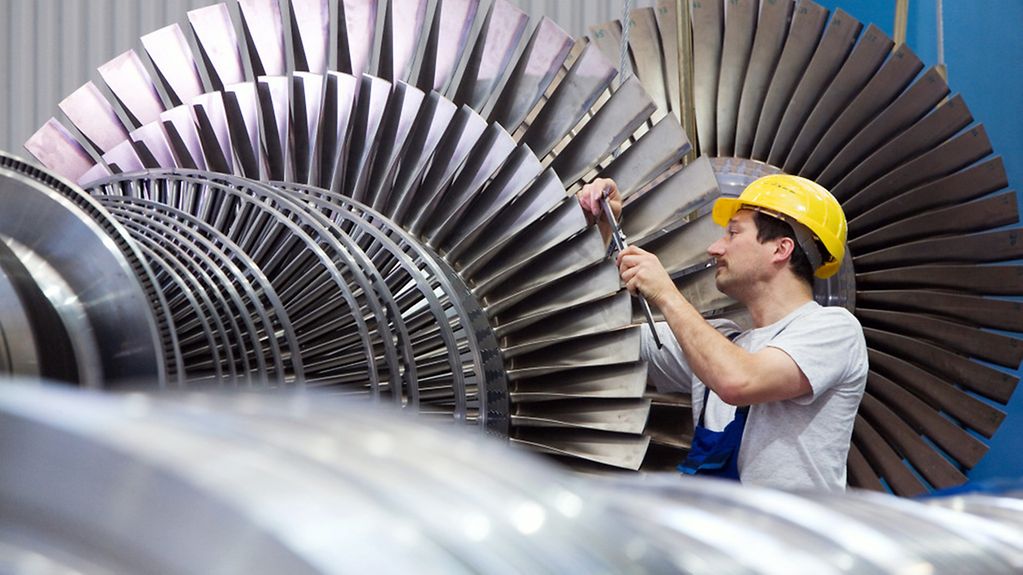 Blick in die Turbinenläufer-Montage im Siemens Turbinen-Werk