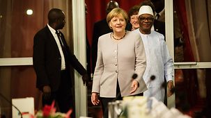 Chancellorn Angela Merkel walks with the President of the Republic of Mali, Ibrahim Boubacar Keita.
