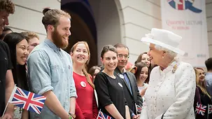 Die britische Königin Elizabeth II. in der TU.