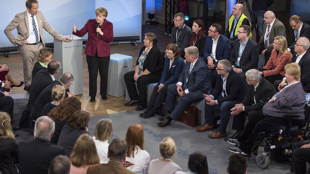 Bundeskanzlerin Merkel bei der Diskussion mit Bürgern in Nürnberg