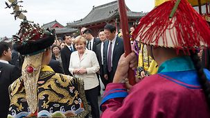 Bundeskanzlerin Angela Merkel besucht den Kaiserpalast in Shenyang.