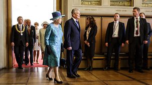 Die britische Königin Elizabeth II. und Bundespräsident Joachim Gauck im Römer