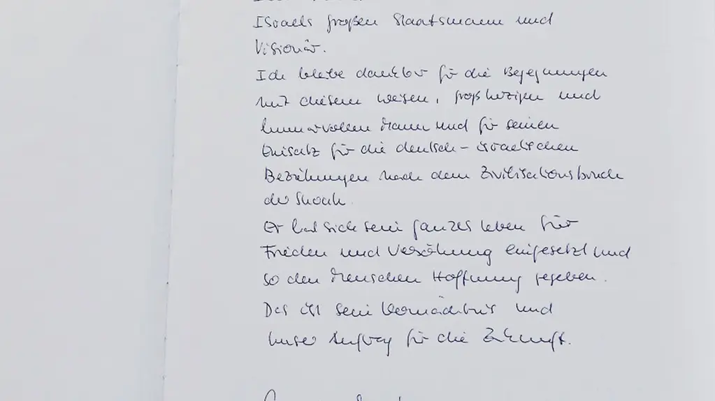 Kondolenz von Bundeskanzlerin Angela Merkel im Kondolenzbuch der israelischen Botschaft für den verstorben ehemaligen Staatspräsidenten Shimon Peres.