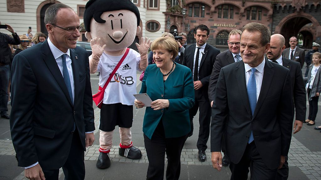 Bundeskanzlerin Merkel besucht die Festveranstaltung zu 10 Jahre Deutscher Olympischer Sportbund