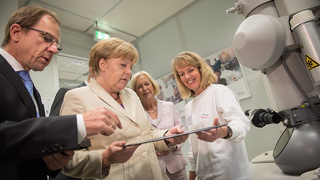 Bundeskanzlerin Angela Merkel bei Infineon.