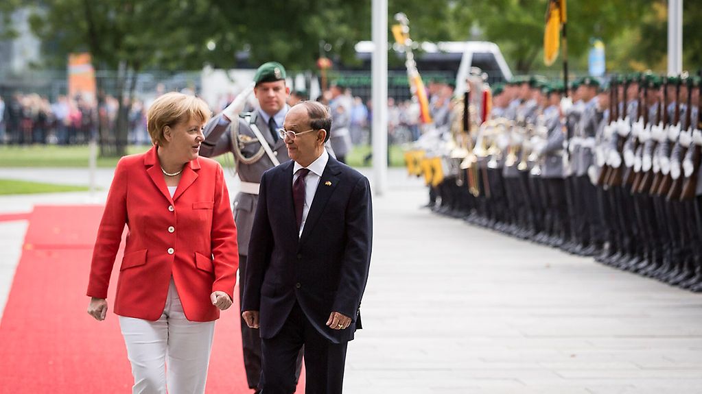 Chancellor Angela Merkel welcomes Myanmar's President Thein Sein.