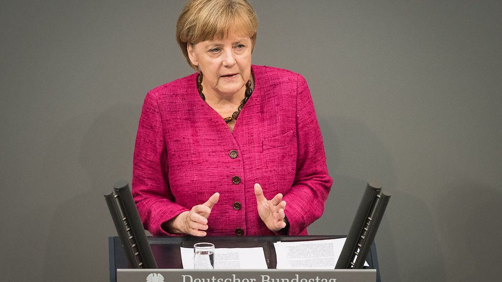 La chancelière fédérale pendant sa déclaration devant le Bundestag