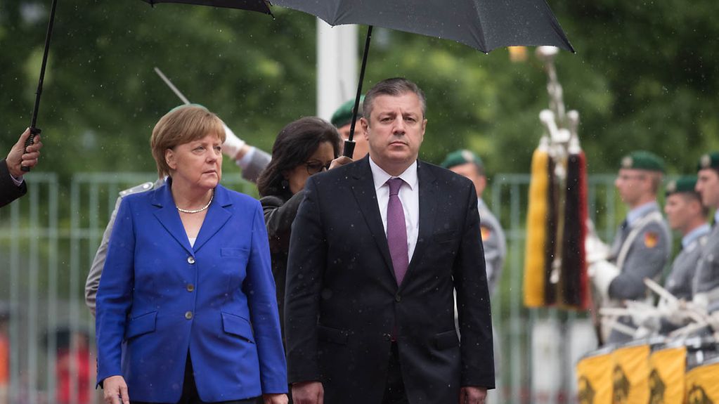 Bundeskanzlerin Angela Merkel empfängt den georgischen Ministerpräsidenten Giorgi Kwirikaschwili.