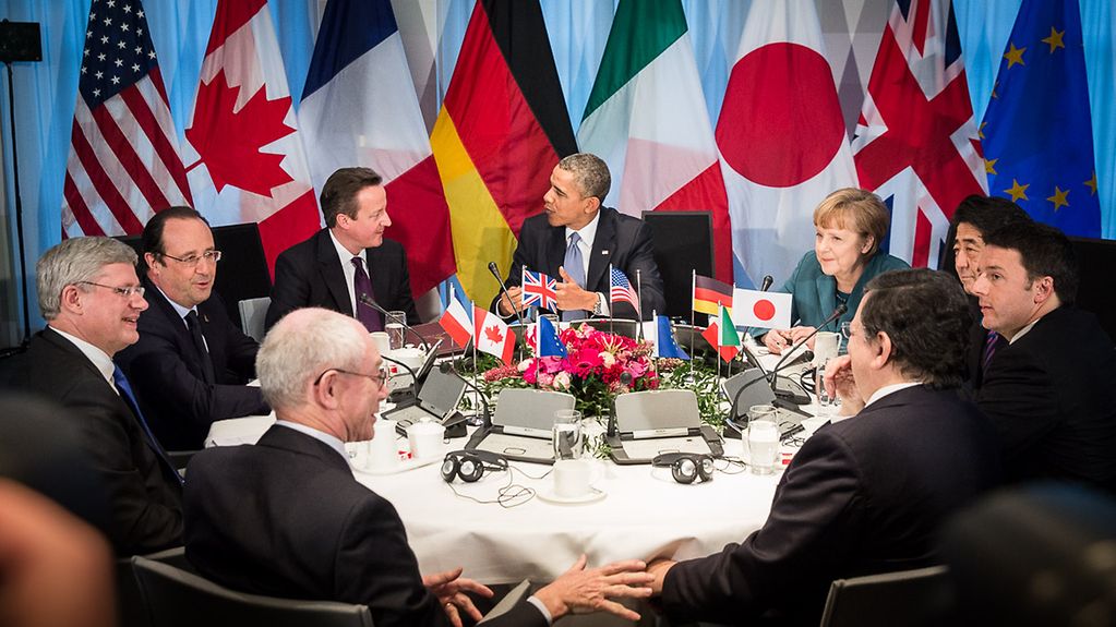 Les chefs d'État et de gouvernement du G7 ainsi que Herman von Rompuy, président du Conseil européen, et Jose Manuel Barroso, président de la Commission européenne.