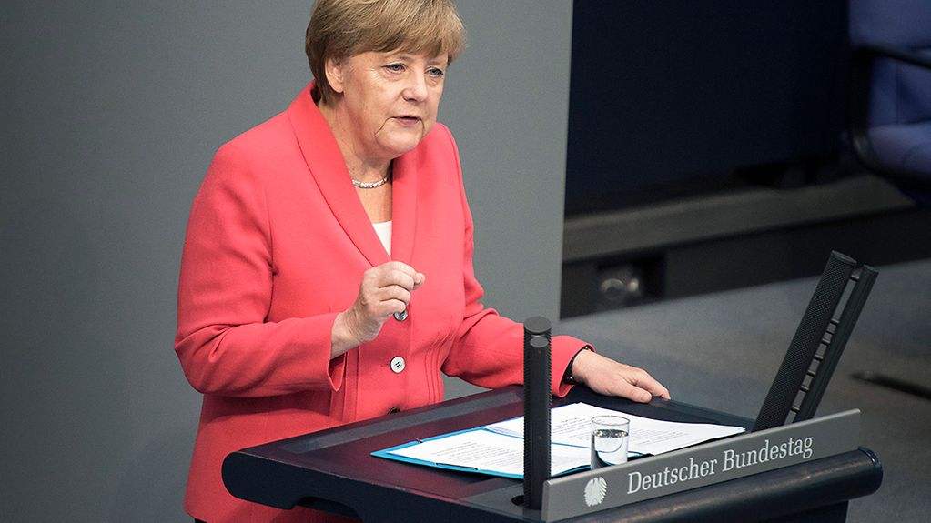 Bundeskanzlerin Merkel hält im Deutschen Bundestag eine Rede