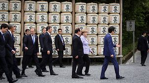 Die G7-Teilnehmer besuchen den Ise-Schrein.