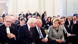 Le président fédéral Frank-Walter Steinmeier, la chancelière fédérale Angela Merkel, le président du Bundestag Norbert Lammert et le ministre fédéral de l’Intérieur, Thomas de Maizière.