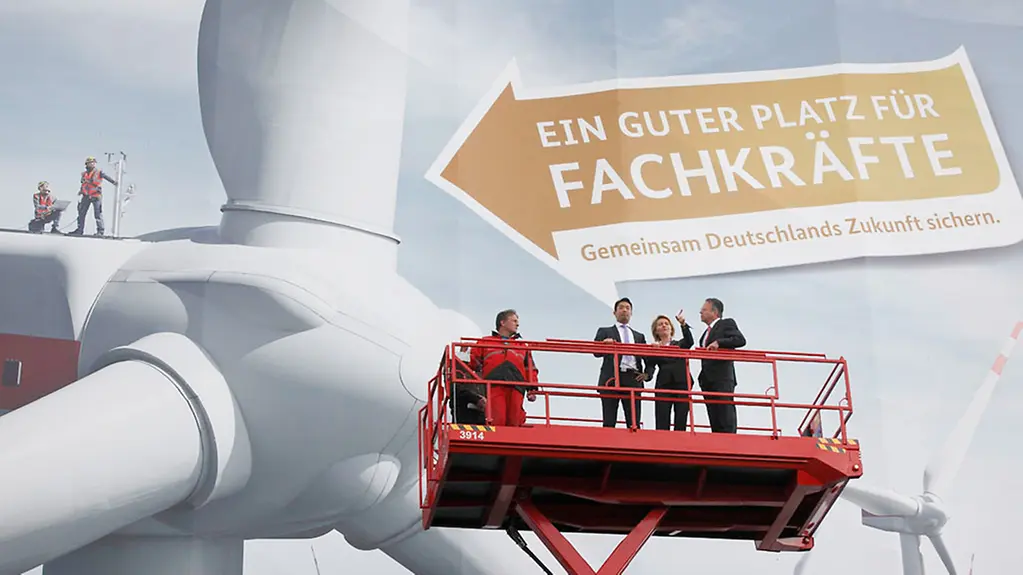 Bundesarbeitsministerin von der Leyen, Bundeswirtschaftsminister Rösler und der Chef der Bundesagentur für Arbeit Frank-Jürgen Weise