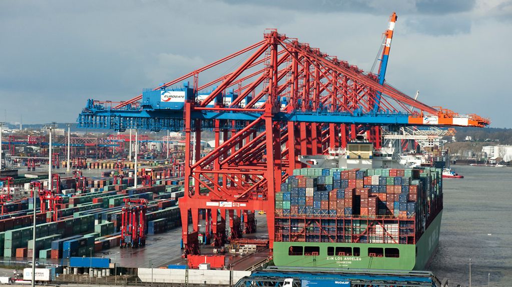 Container Terminal im Hamburger Hafen.
