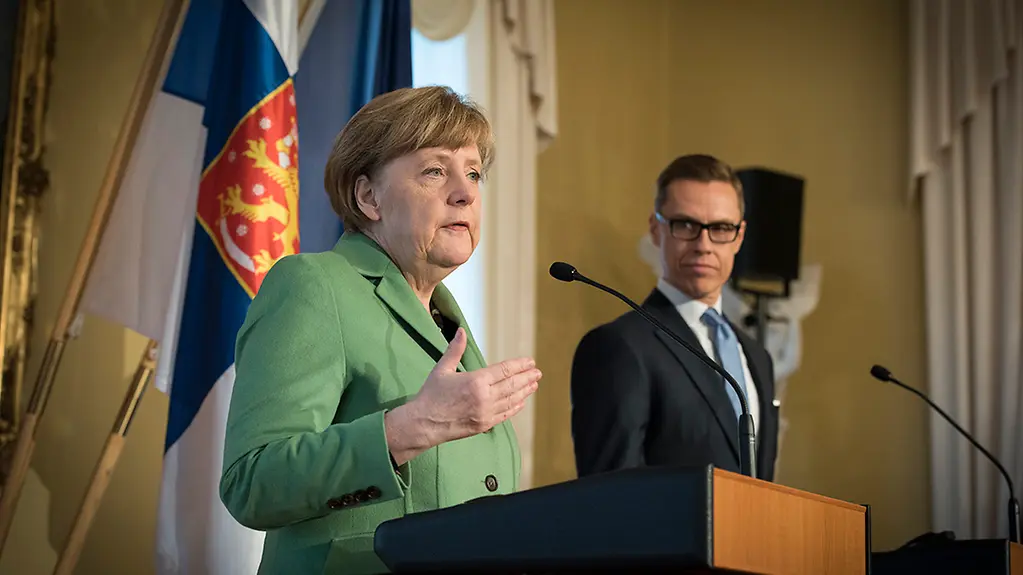Merkel und Stubb während der Pressekonferenz