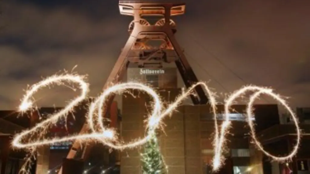 The '2010' traced with a burning sparkler shines in front of the Zeche Zollverein in Essen.