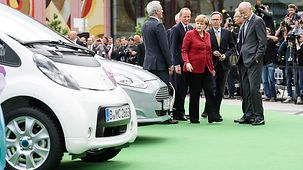 Bundeskanzlerin besucht die Internationale Konferenz Elektromobilität