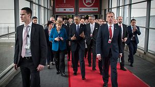 La chancelière fédérale Angela Merkel et le président américain Barack Obama pendant la visite de la Foire de Hanovre