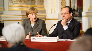 Abschluss-Pressekonferenz mit Bundeskanzlerin Angela Merkel und Frankreichs Präsident François Hollande.