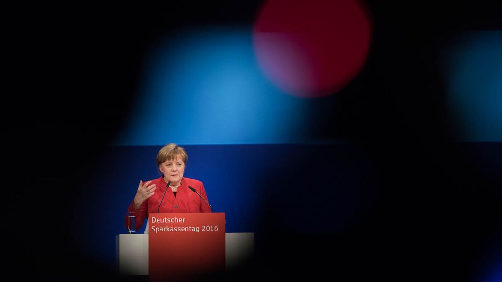 Bundeskanzlerin Angela Merkel spricht auf dem Deutschen Sparkassentag.