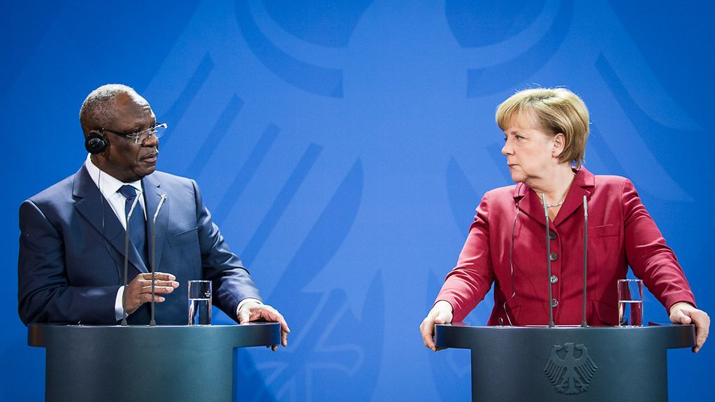 Chancellor Angela Merkel and the President of the Republic of Mali, Ibrahim Boubacar Keïta, at the joint press conference
