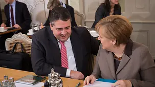 Discussion entre la chancelière fédérale Angela Merkel et le ministre fédéral de l'Économie et de l'Énergie Sigmar Gabriel