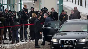 Arrivée de Thomas de Maizière, ministre fédéral de l'Intérieur, sortant d'une voiture