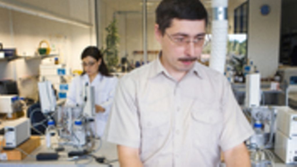 Foreign specialists in a laboratory
