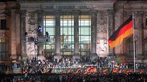Festakt vor dem Reichstagsgebäude zur Vereinigung von DDR und Bundesrepublik.