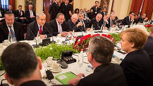 Séance plénière commune des conseils des ministres allemand et israélien.