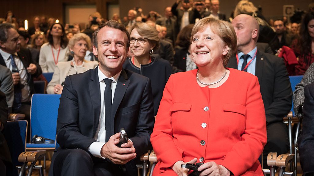 Bundeskanzlerin Angela Merkel und Frankreichs Präsident Emmanuel Macron bei der Eröffnung der Frankfurter Buchmesse.