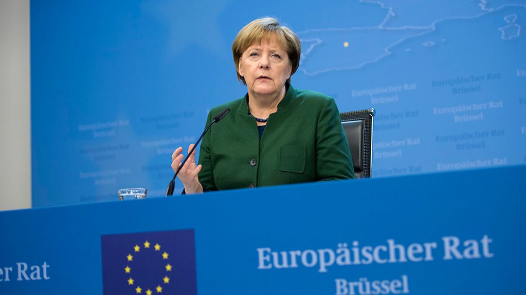 La chancelière fédérale Angela Merkel pendant son discours au Conseil européen