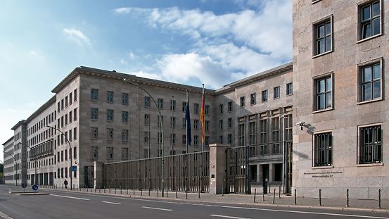Gebäudeansicht Bundesministerium der Finanzen in Berlin