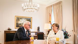 Chancellor Angela Merkel in conversation with Federal President Frank-Walter Steinmeier