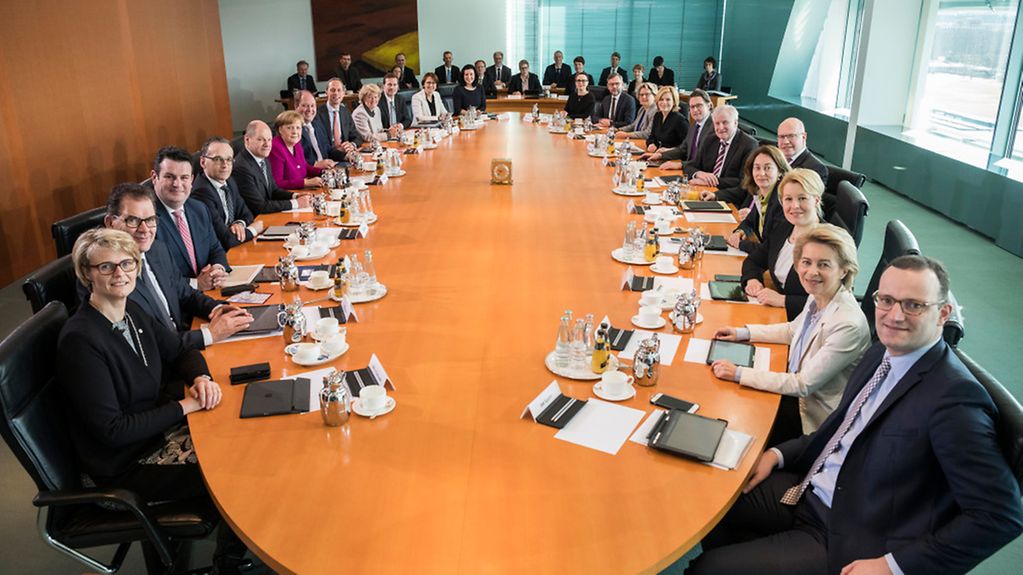 Le conseil des ministres fédéral sous la direction de la chancelière Angela Merkel