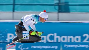 Südkorea, Pyeongchang: Paralympics, Alpensia Biathlon Centre, Biathlon 10km Frauen sitzend: Die deutsche Athletin Andrea Eskau fährt über die Strecke.
