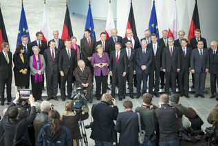 Gruppenfoto mit deutschen und polnischen Regierungsmitgliedern 