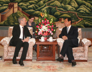 BM Röttgen im Gespräch mit dem Vorsitzenden der Nationalen Reform- und Entwicklungskommission Zhang Ping