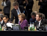 Sarkozy, Merkel und Westerwelle (von links) am Sitzungstisch