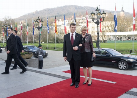 Ankunft des estnischen Premierministers Andrus Ansip und Ehefrau Anu Ansip am Kurhaus Baden-Baden