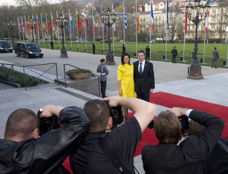 Ankunft des dänischen Premierministers Anders Fogh Rasmussen und Ehefrau Anne-Mette Rasmussen am Kurhaus Baden-Baden