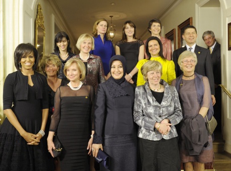 Group photo of spouses of the heads of state and government before their dinner