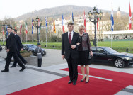 Arrivée du premier ministre estonien et de son épouse au Kurhaus à Baden-Baden 