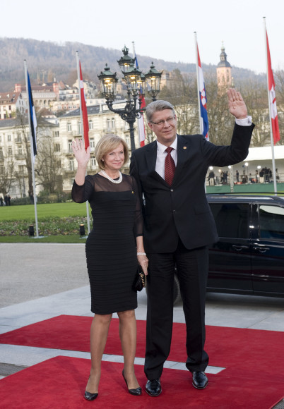 Arrivée du président de Lettonie et de son épouse 